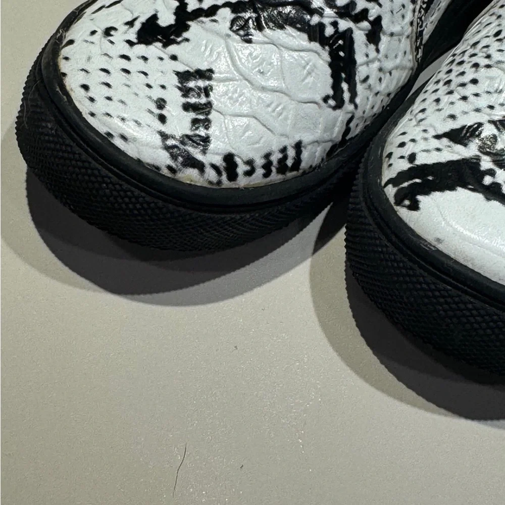 AKID Kids Black White Snakeskin Slip On Sneakers Size 11 Designer Casual Shoes